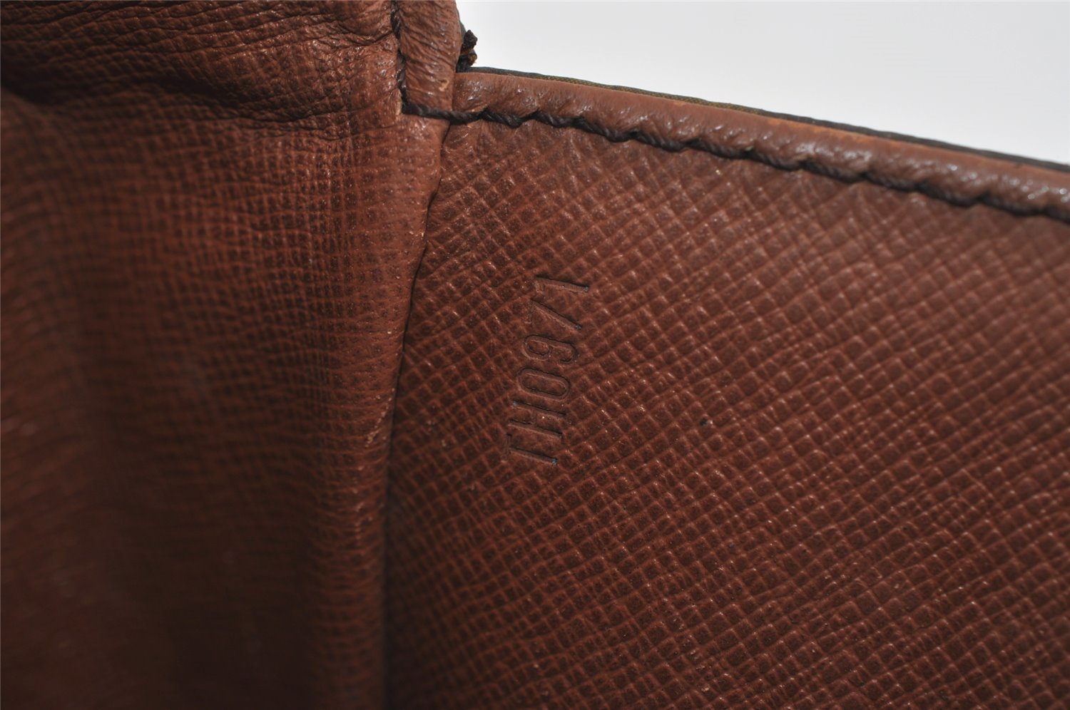 Authentic Louis Vuitton Monogram Saint Cloud GM M51242 Shoulder Cross Bag 0890I