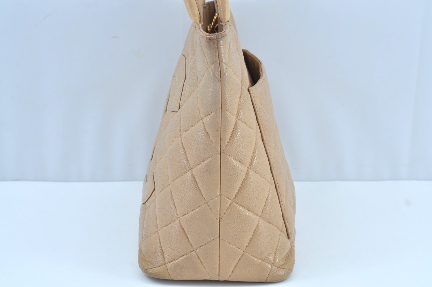 Authentic CHANEL Caviar Skin Medallion CC Logo Shoulder Tote Bag Beige 0892I