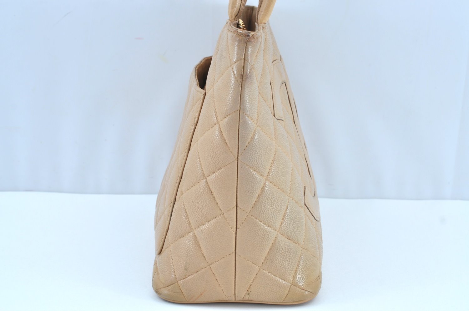 Authentic CHANEL Caviar Skin Medallion CC Logo Shoulder Tote Bag Beige 0892I