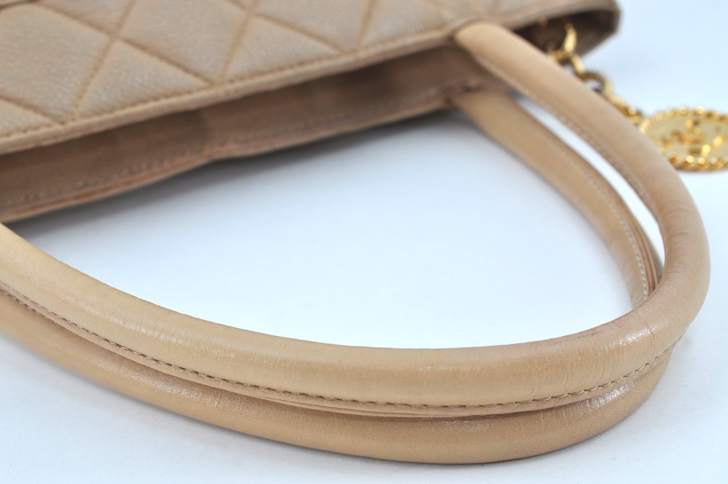Authentic CHANEL Caviar Skin Medallion CC Logo Shoulder Tote Bag Beige 0892I