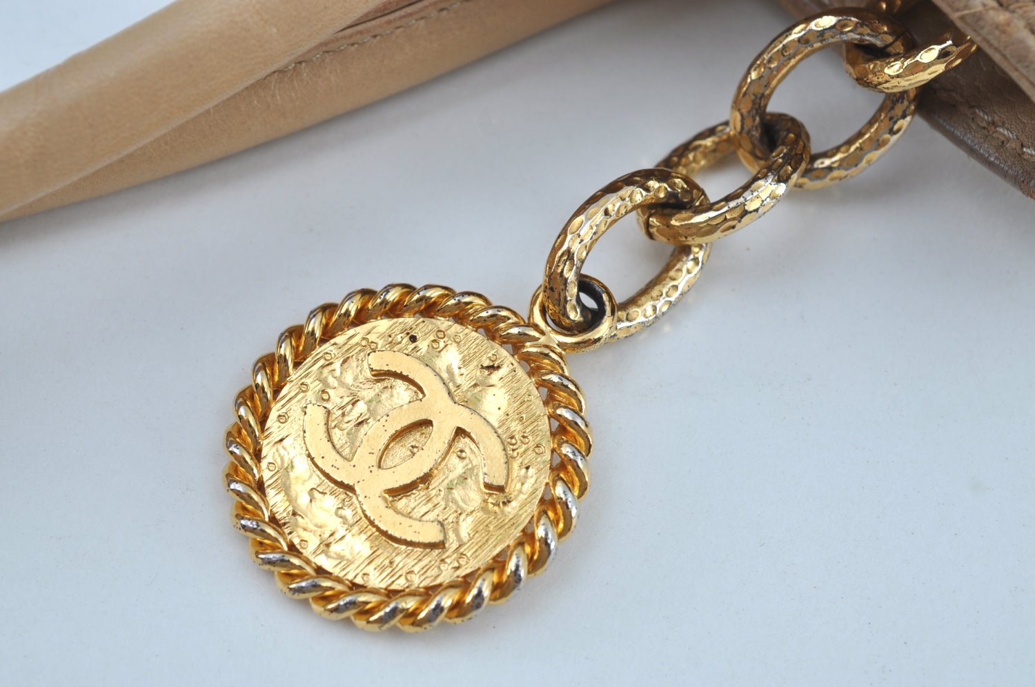 Authentic CHANEL Caviar Skin Medallion CC Logo Shoulder Tote Bag Beige 0892I