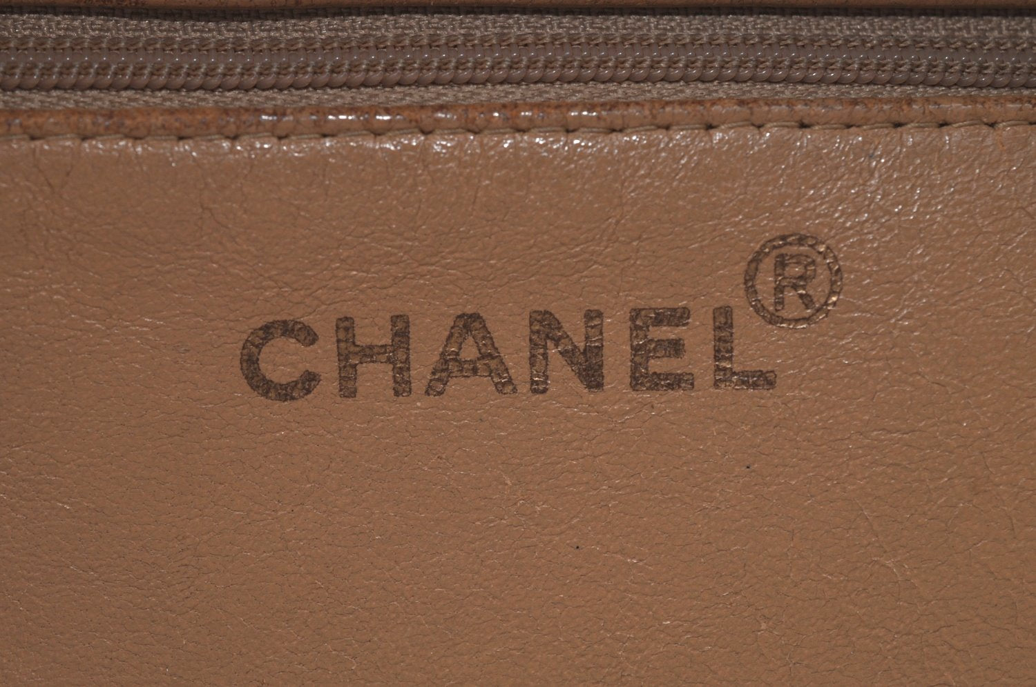 Authentic CHANEL Caviar Skin Medallion CC Logo Shoulder Tote Bag Beige 0892I