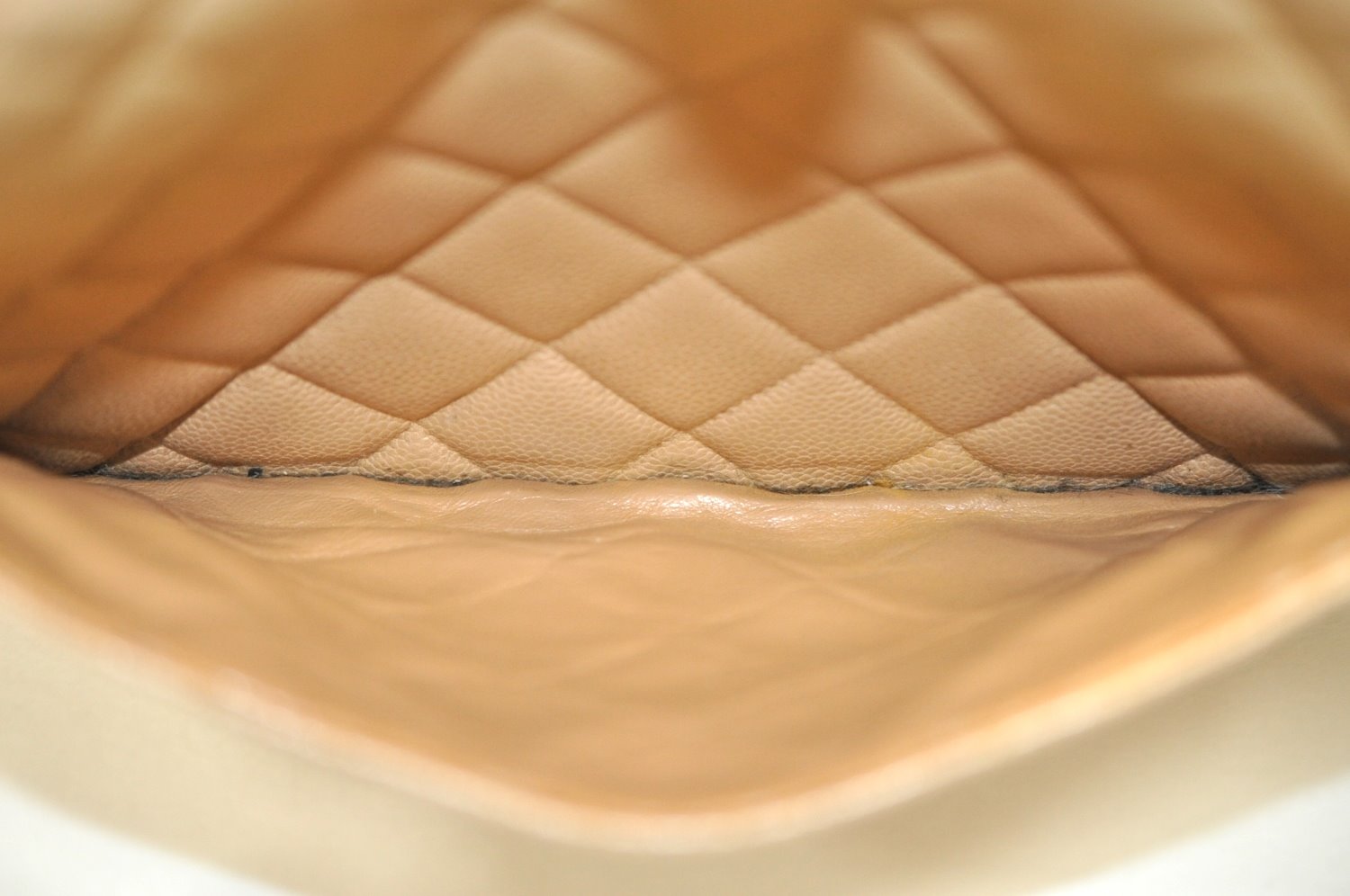 Authentic CHANEL Caviar Skin Medallion CC Logo Shoulder Tote Bag Beige 0892I