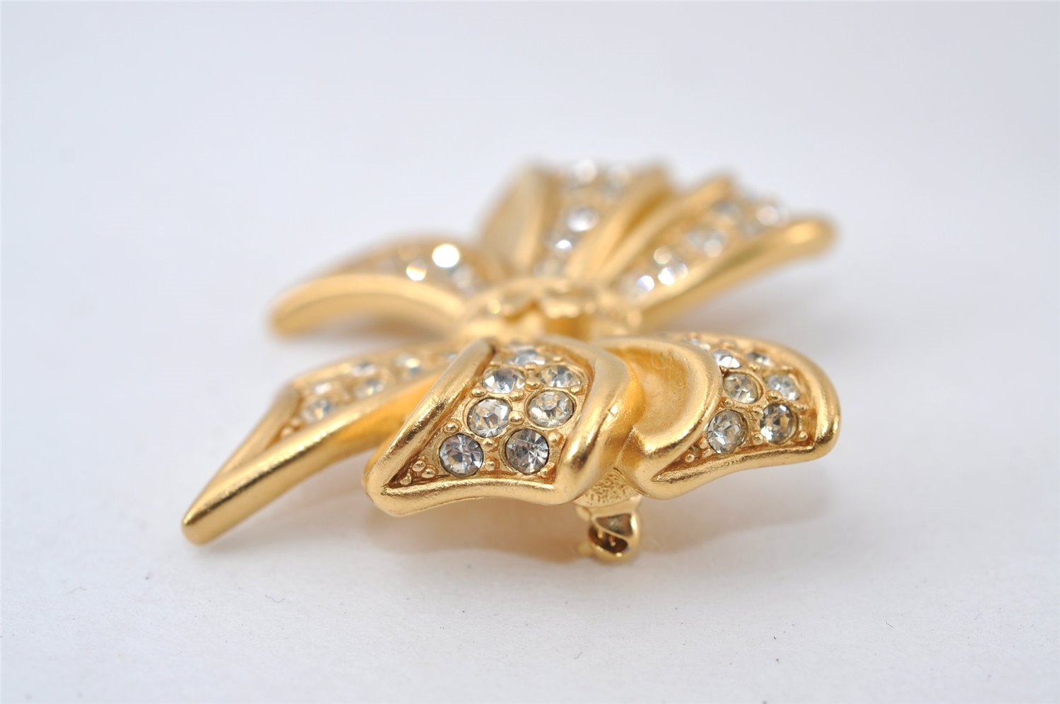 Authentic NINA RICCI Vintage Rhinestone Ribbon Brooch Accessory Gold 0899J