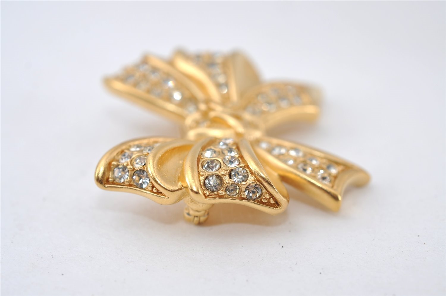 Authentic NINA RICCI Vintage Rhinestone Ribbon Brooch Accessory Gold 0899J