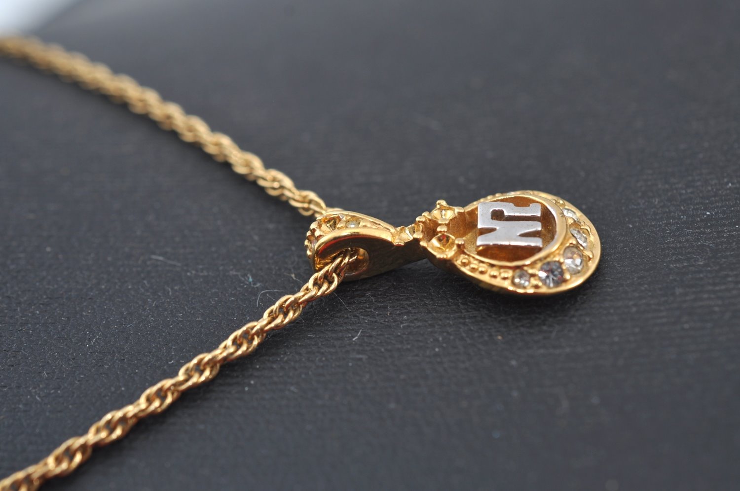 Authentic NINA RICCI Vintage Gold Tone Rhinestone Chain Pendant Necklace 0900J