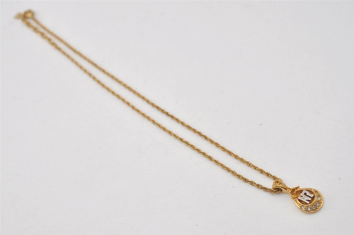 Authentic NINA RICCI Vintage Gold Tone Rhinestone Chain Pendant Necklace 0900J