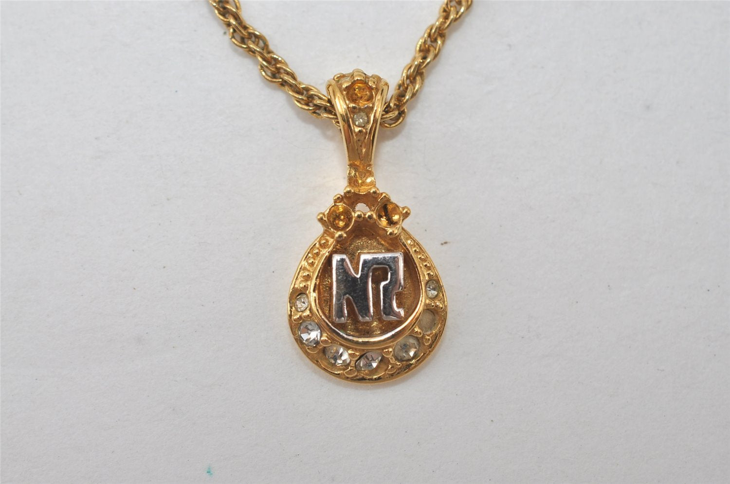 Authentic NINA RICCI Vintage Gold Tone Rhinestone Chain Pendant Necklace 0900J