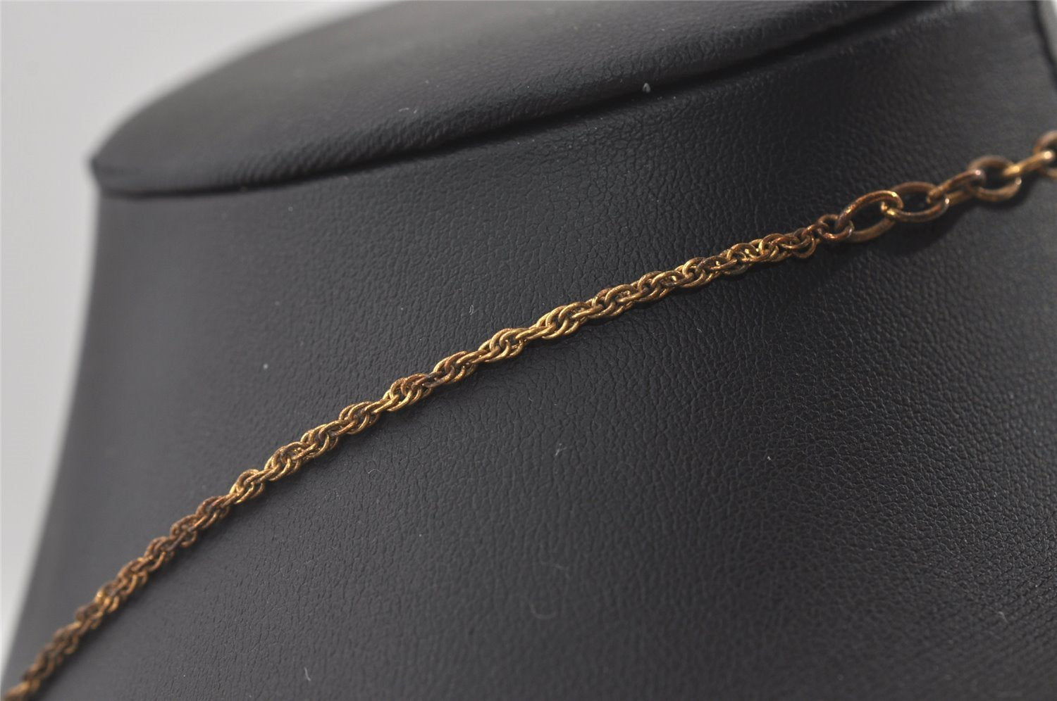 Authentic NINA RICCI Vintage Gold Tone Heart Motif Chain Pendant Necklace 0901J