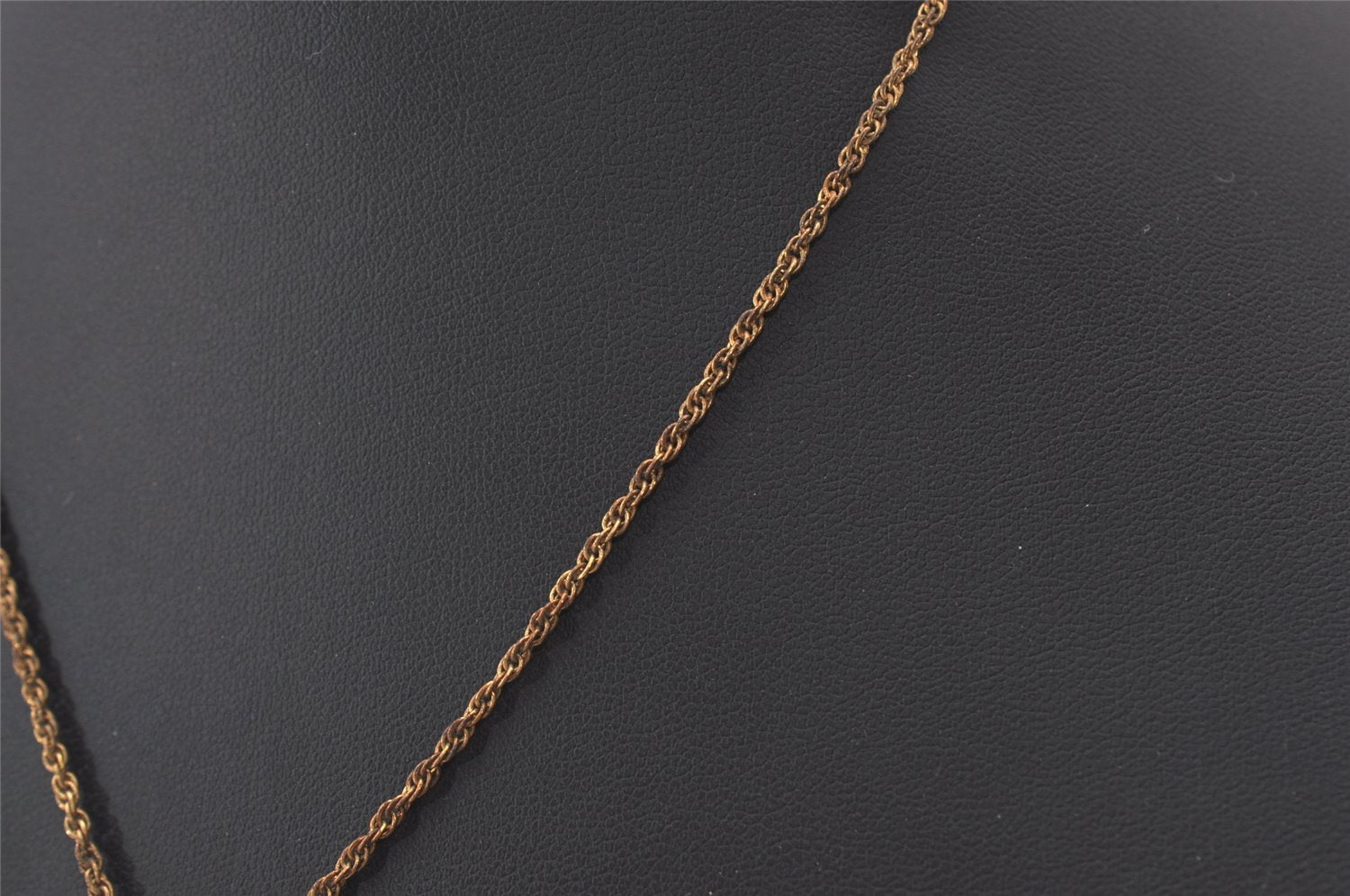 Authentic NINA RICCI Vintage Gold Tone Heart Motif Chain Pendant Necklace 0901J