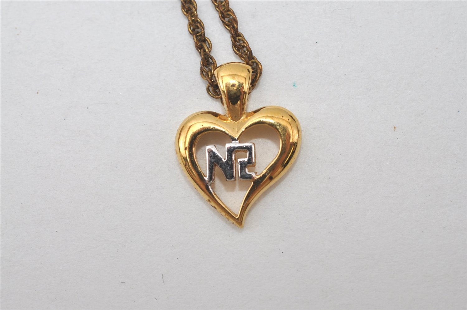 Authentic NINA RICCI Vintage Gold Tone Heart Motif Chain Pendant Necklace 0901J