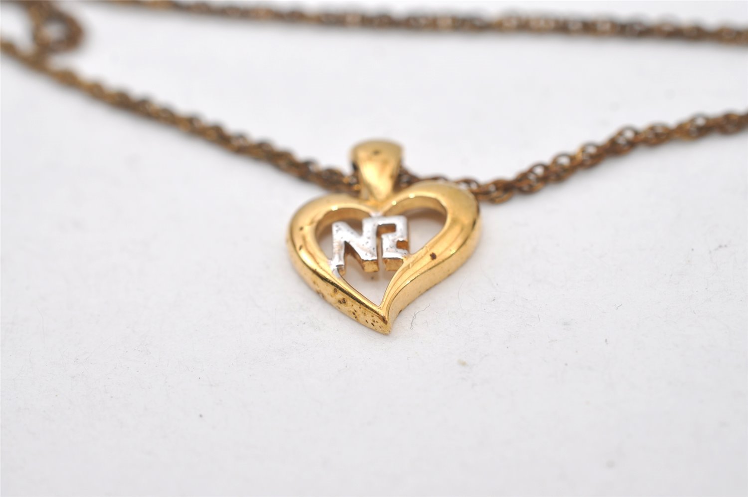 Authentic NINA RICCI Vintage Gold Tone Heart Motif Chain Pendant Necklace 0901J