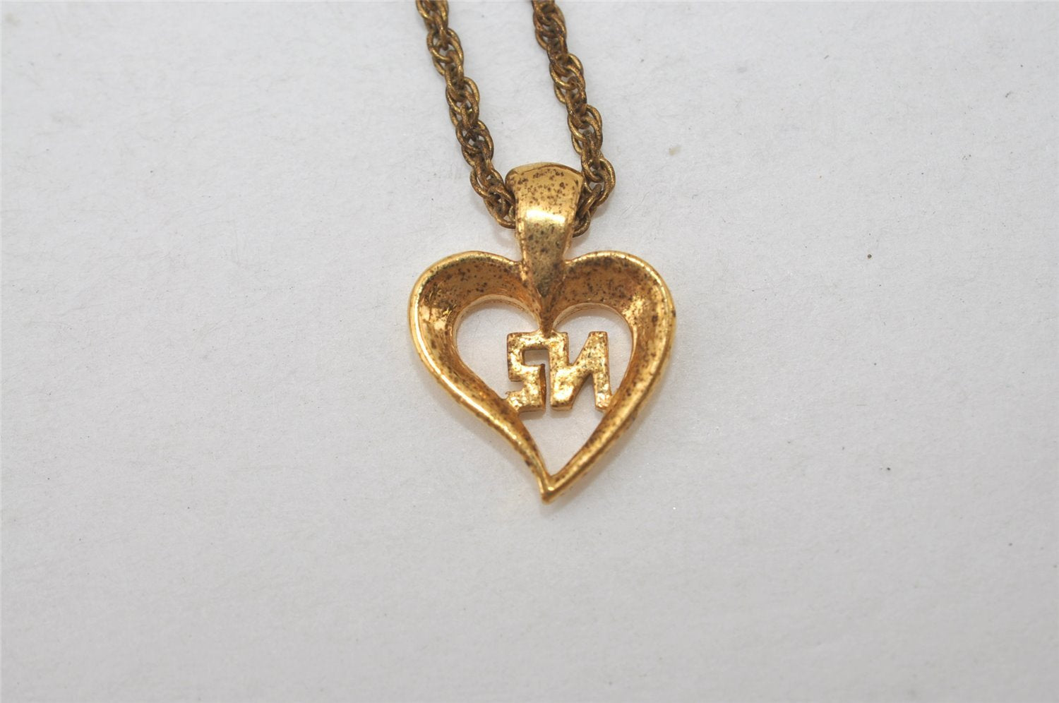 Authentic NINA RICCI Vintage Gold Tone Heart Motif Chain Pendant Necklace 0901J