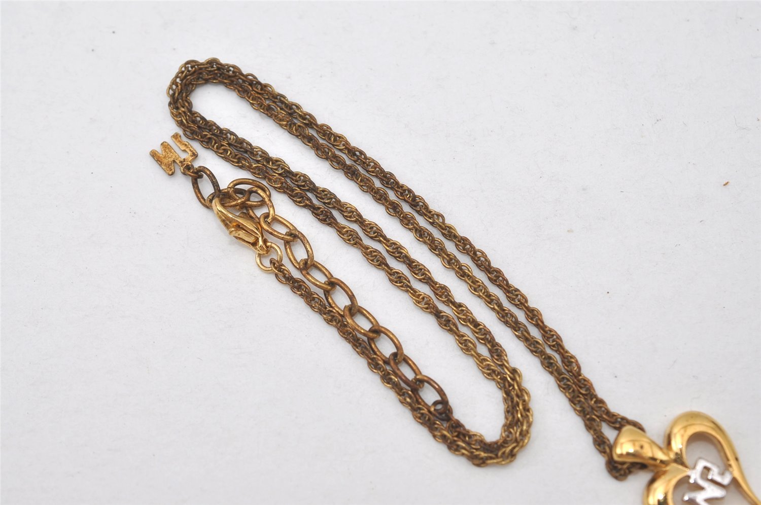 Authentic NINA RICCI Vintage Gold Tone Heart Motif Chain Pendant Necklace 0901J