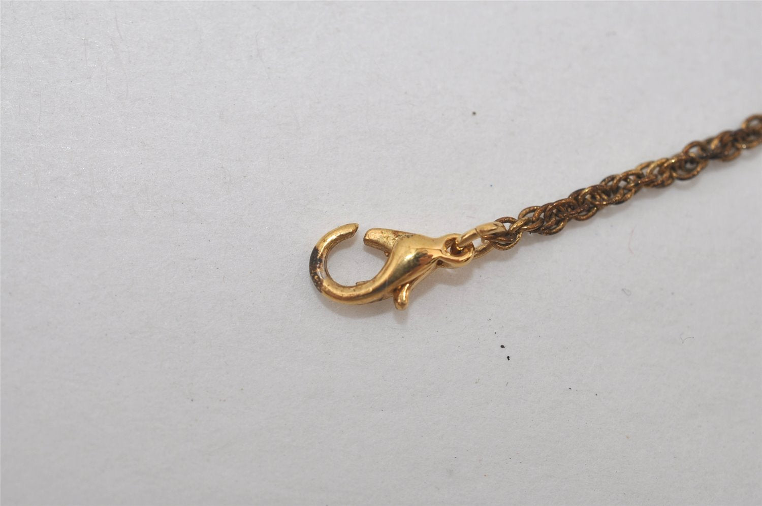 Authentic NINA RICCI Vintage Gold Tone Heart Motif Chain Pendant Necklace 0901J