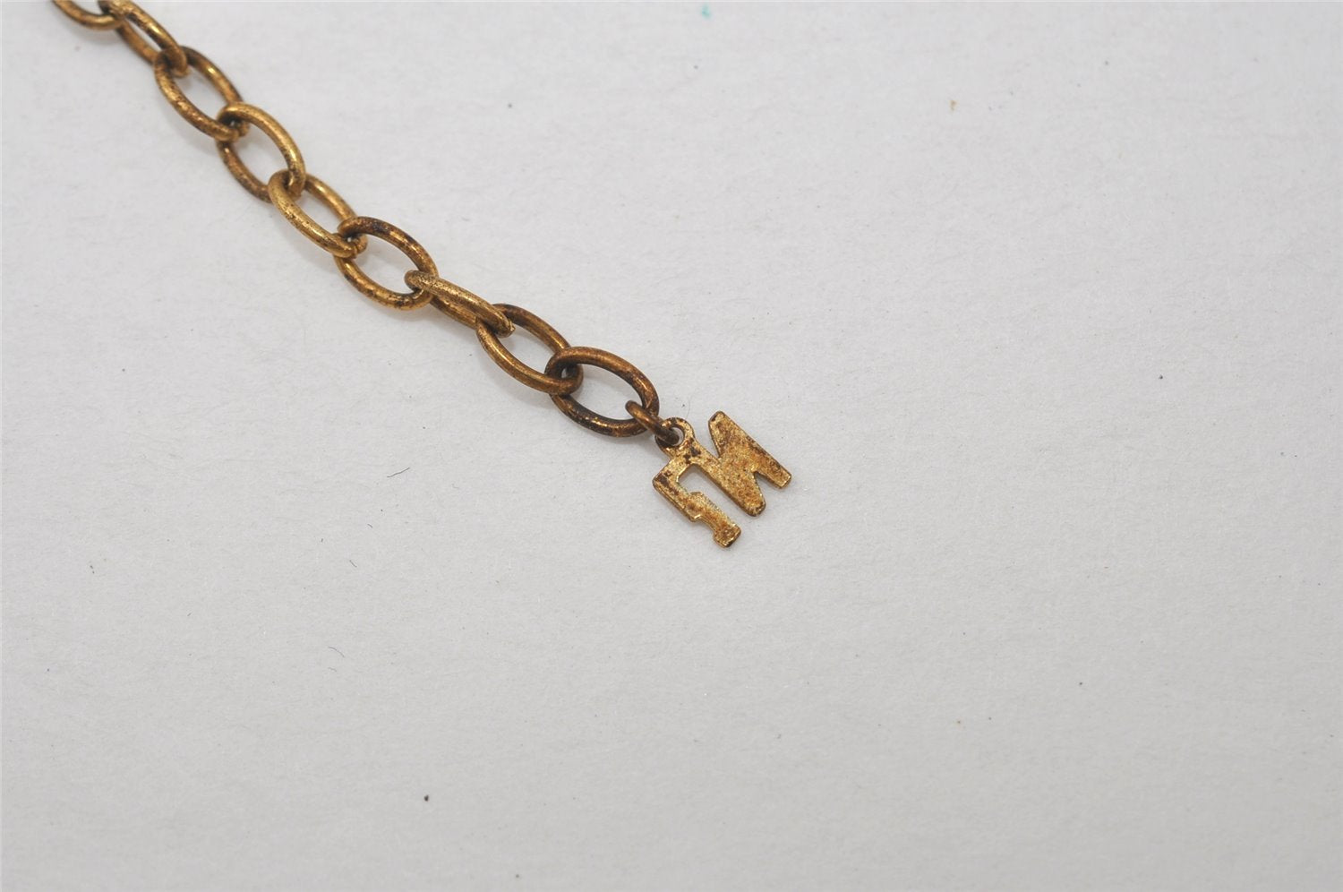 Authentic NINA RICCI Vintage Gold Tone Heart Motif Chain Pendant Necklace 0901J