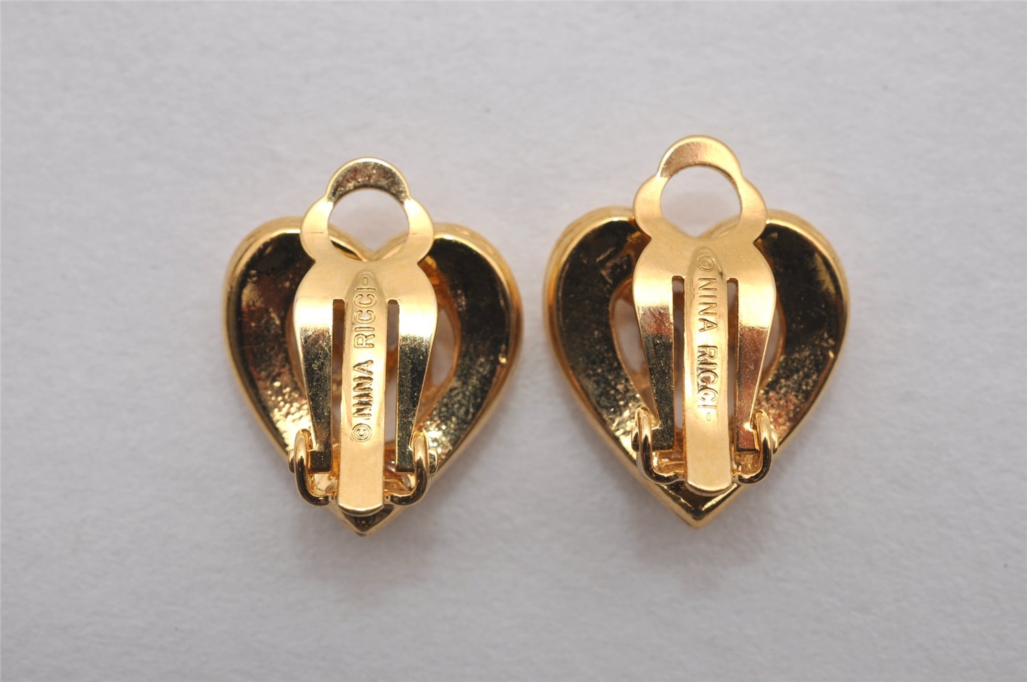 Authentic NINA RICCI Vintage Heart Motif Clip-on Rhinestone Earrings Gold 0904J