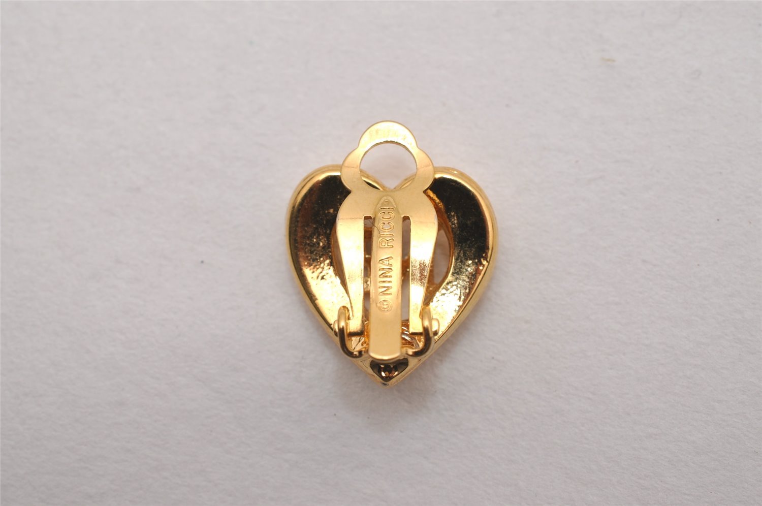 Authentic NINA RICCI Vintage Heart Motif Clip-on Rhinestone Earrings Gold 0904J