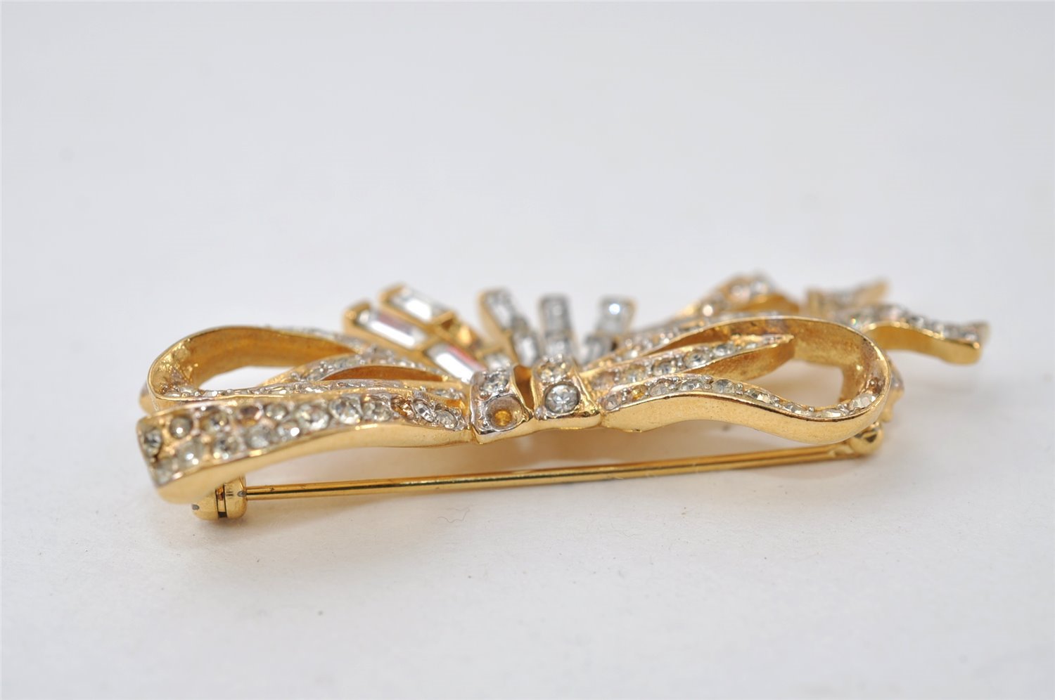 Authentic NINA RICCI Vintage Rhinestone Ribbon Brooch Accessory Gold 0905J