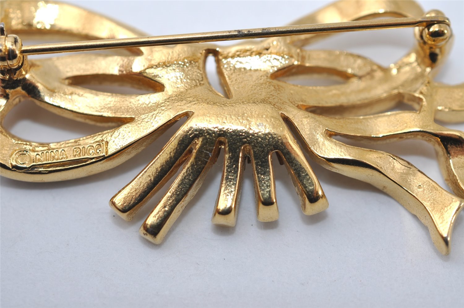 Authentic NINA RICCI Vintage Rhinestone Ribbon Brooch Accessory Gold 0905J