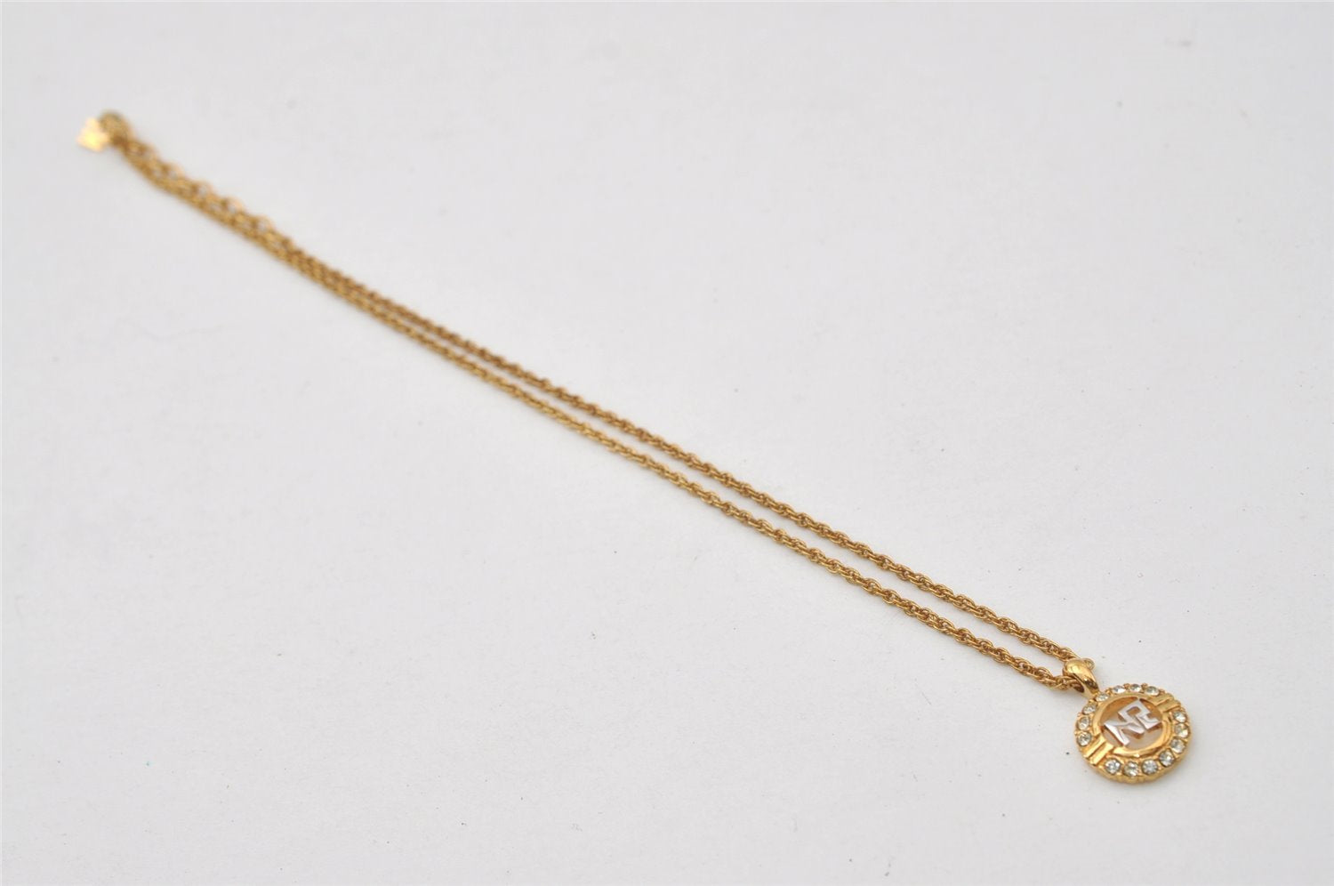 Authentic NINA RICCI Vintage Gold Tone Rhinestone Chain Pendant Necklace 0914J