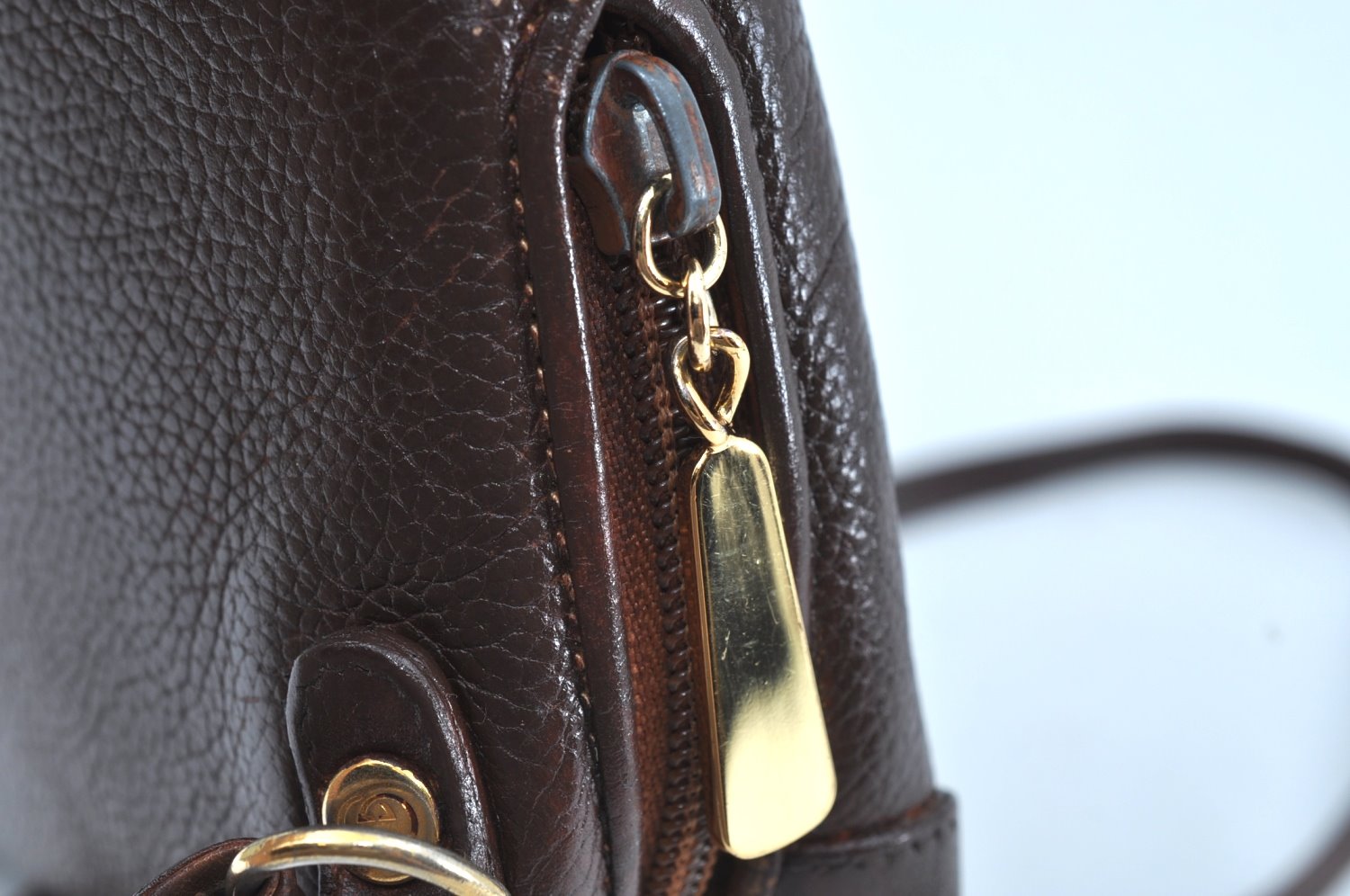 Authentic GUCCI Vintage Shoulder Cross Body Bag Purse Leather Brown 0920I