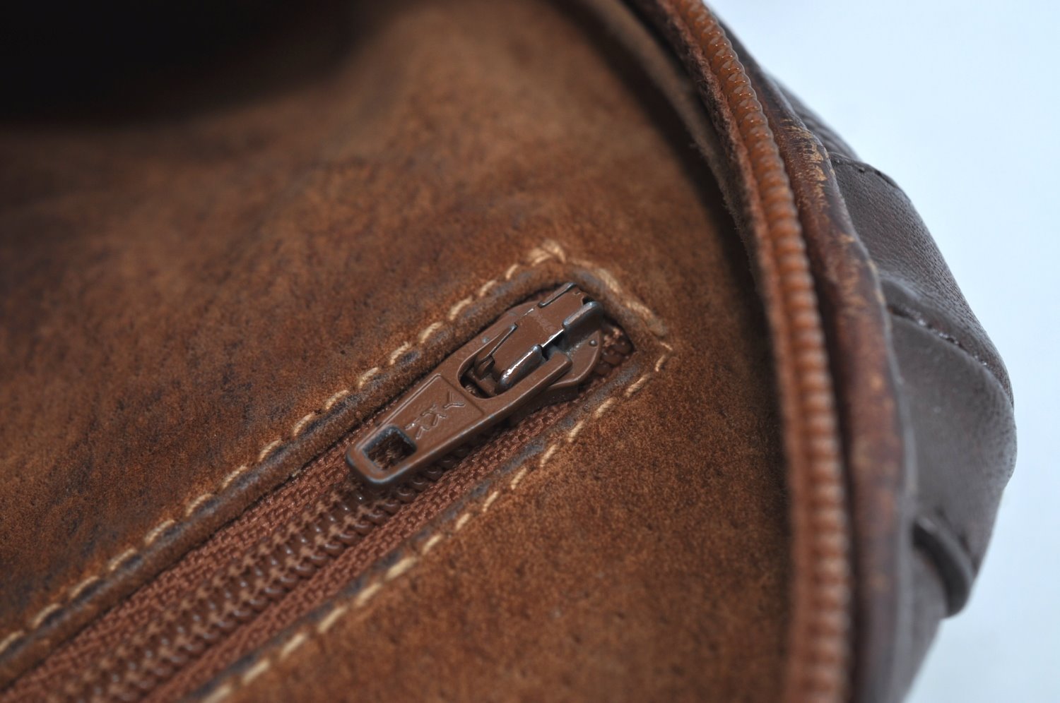 Authentic GUCCI Vintage Shoulder Cross Body Bag Purse Leather Brown 0920I