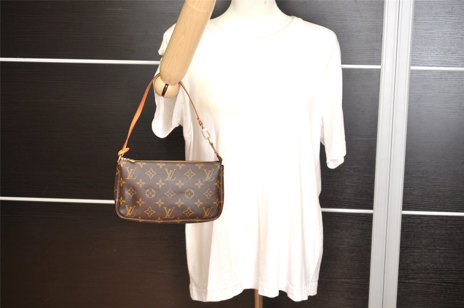 Authentic Louis Vuitton Monogram Pochette Accessoires Pouch M51980 LV 0929K