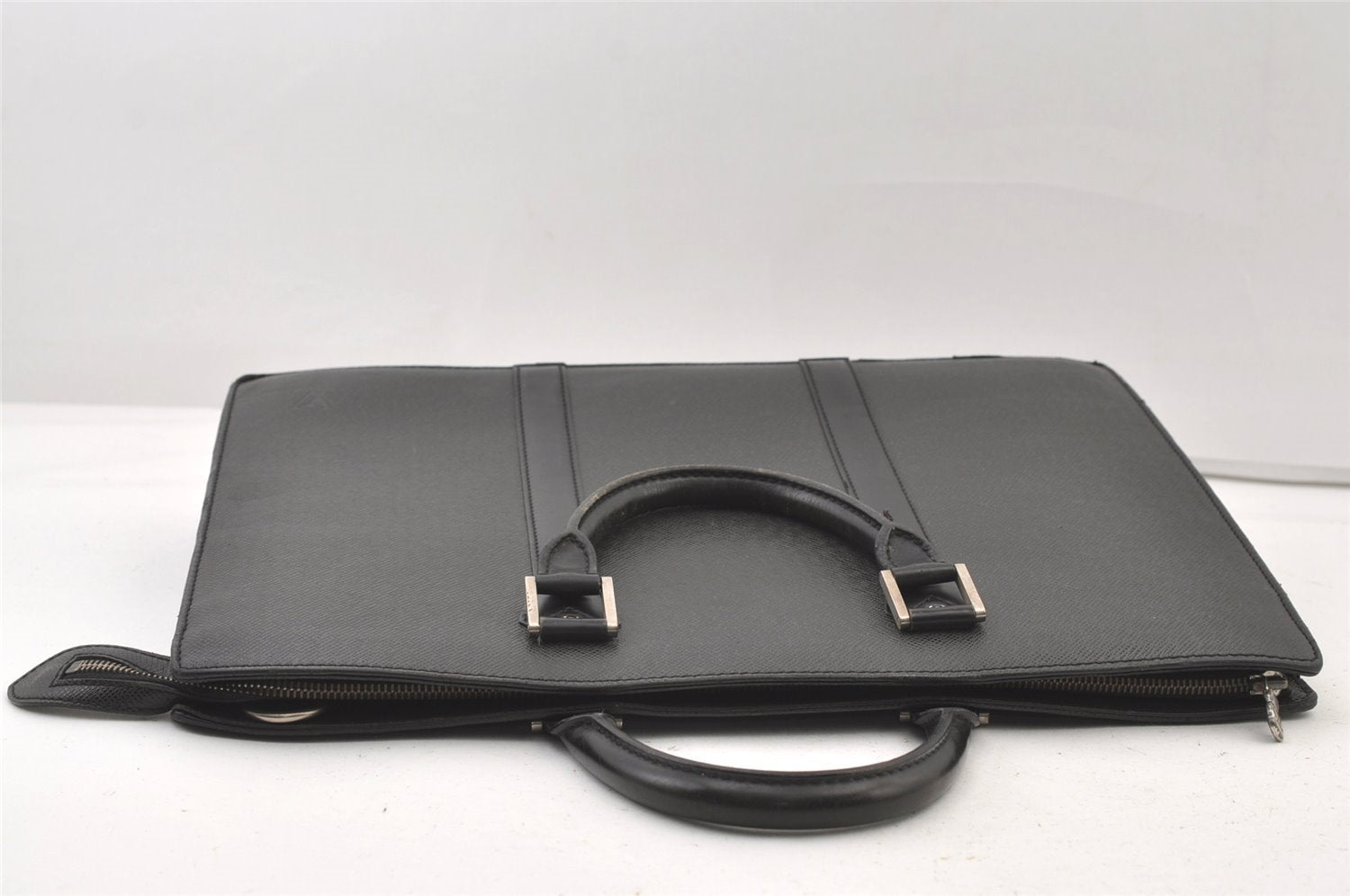 Auth Louis Vuitton Taiga Porte Documents Lozan 2Way Briefcase M30052 Black 0930K