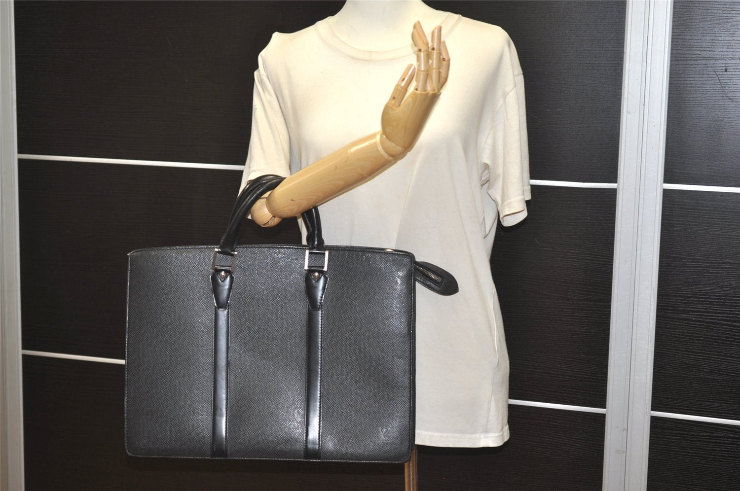 Auth Louis Vuitton Taiga Porte Documents Lozan 2Way Briefcase M30052 Black 0930K