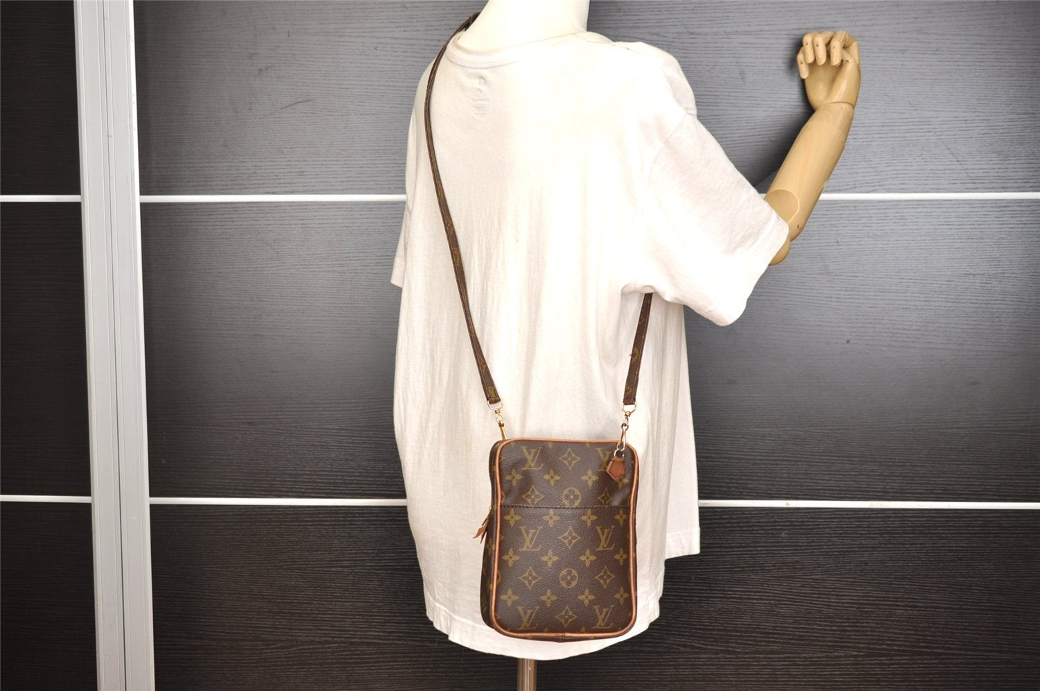 Authentic Louis Vuitton Monogram Danube Shoulder Cross Bag Old Model LV 0937J