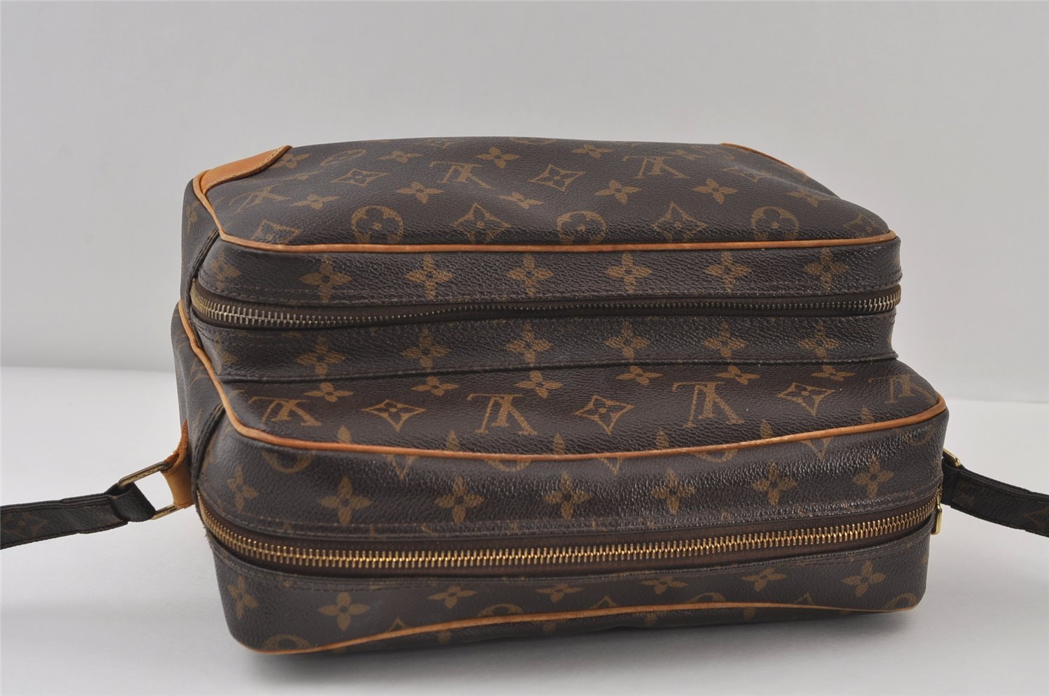 Authentic Louis Vuitton Monogram Nile Shoulder Cross Body Bag M45244 LV 0938J