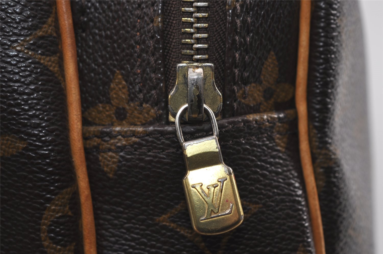 Authentic Louis Vuitton Monogram Nile Shoulder Cross Body Bag M45244 LV 0938J