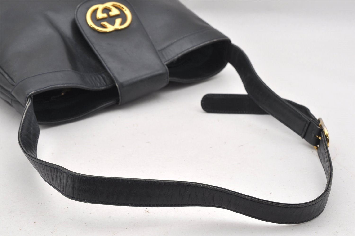 Authentic GUCCI Vintage Shoulder Bag Purse Leather Navy 0939J