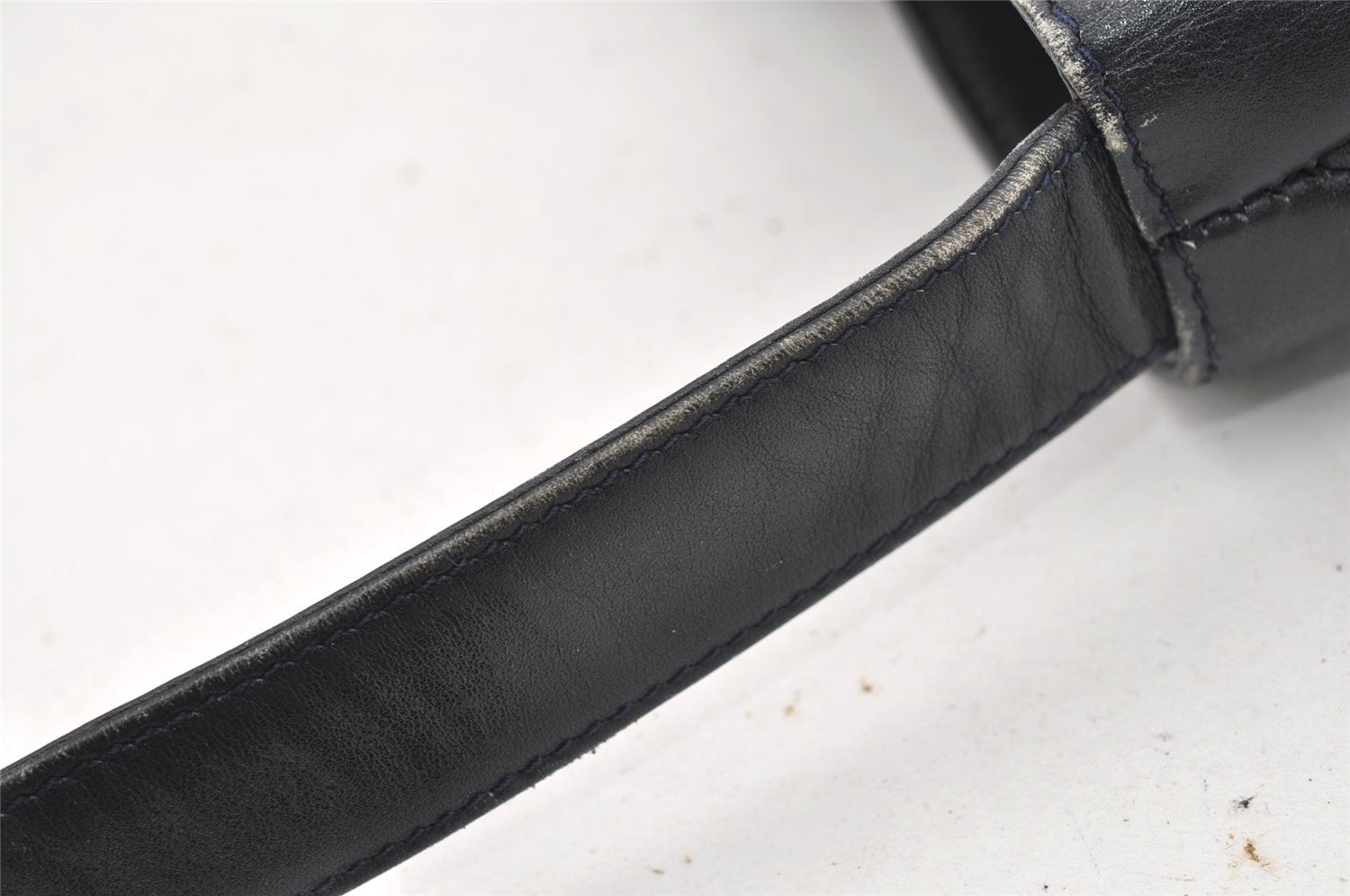 Authentic GUCCI Vintage Shoulder Bag Purse Leather Navy 0939J