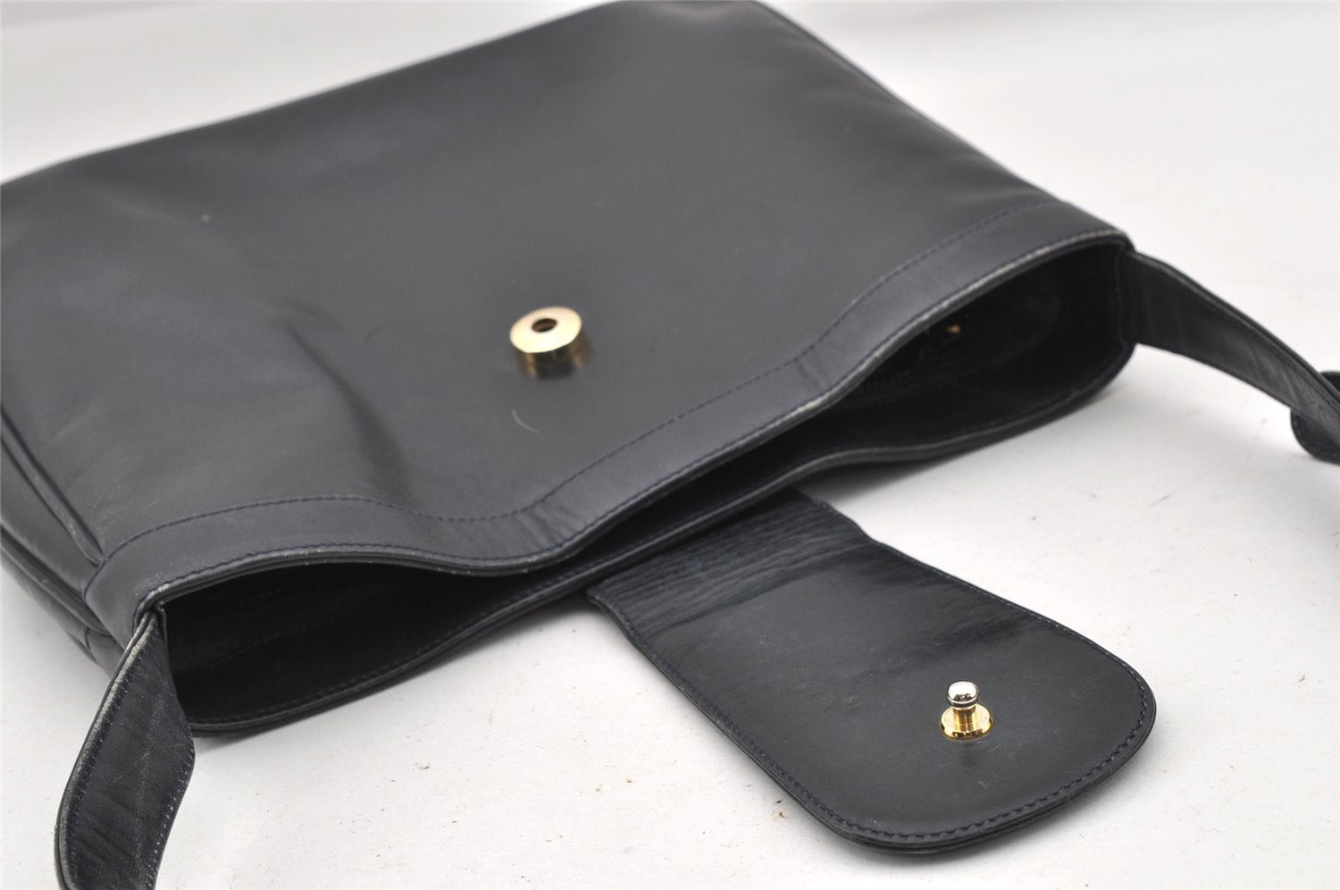 Authentic GUCCI Vintage Shoulder Bag Purse Leather Navy 0939J