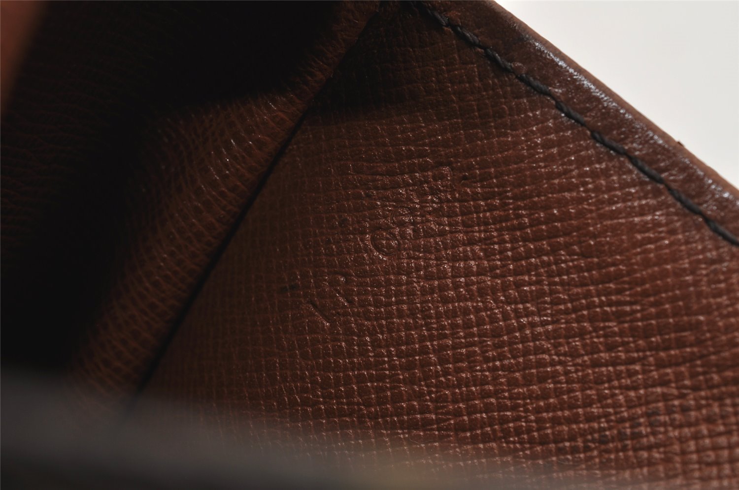 Authentic Louis Vuitton Monogram Saint Cloud MM M51243 Shoulder Cross Bag 0940J