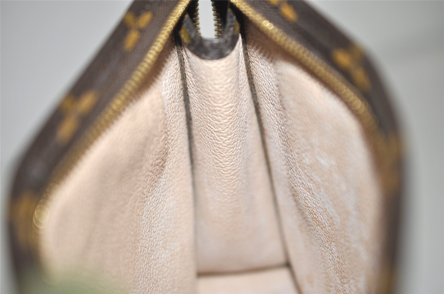 Authentic Louis Vuitton Monogram Poche Toilette 19 M47544 Cosmetics Pouch 0947J