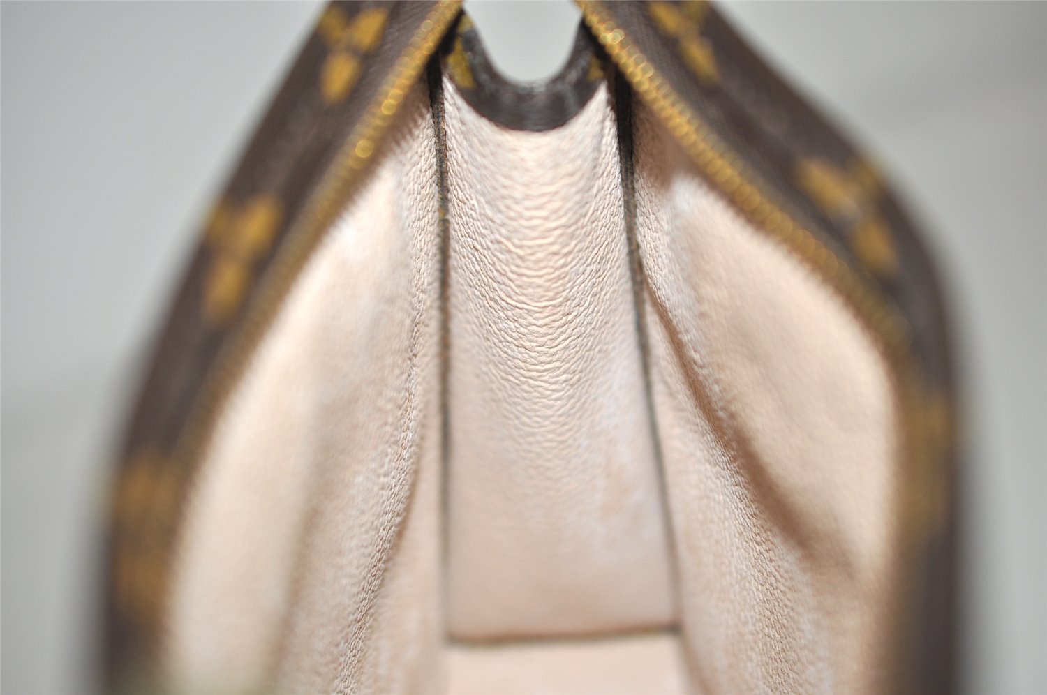 Authentic Louis Vuitton Monogram Poche Toilette 19 M47544 Cosmetics Pouch 0947J