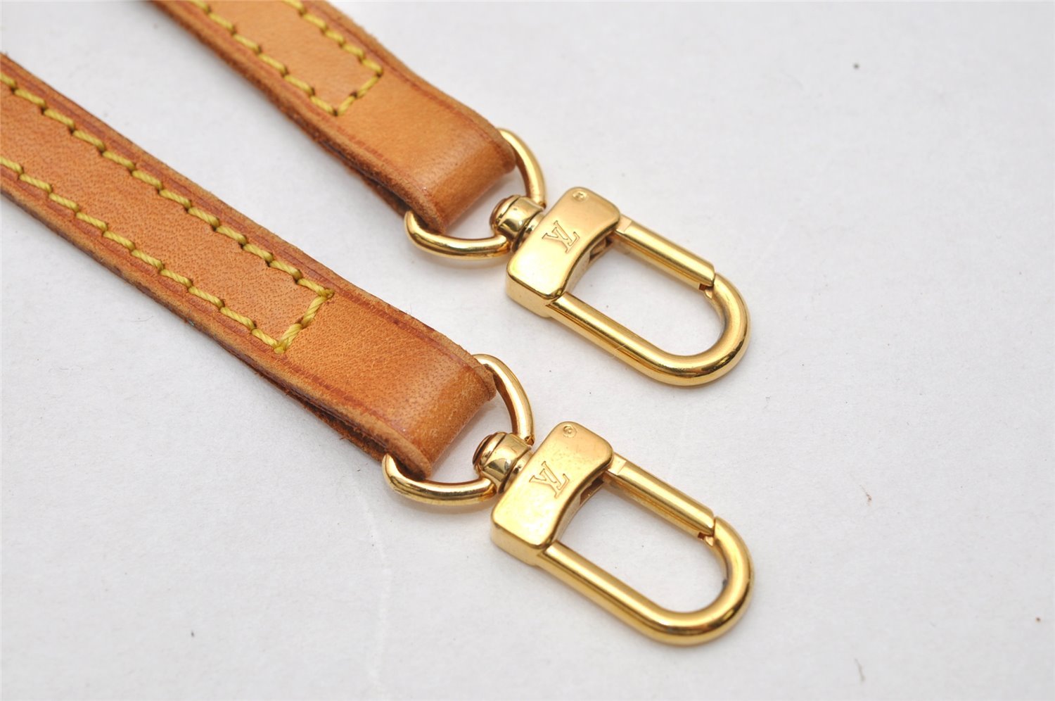 Authentic Louis Vuitton Leather Shoulder Strap Beige 46.3