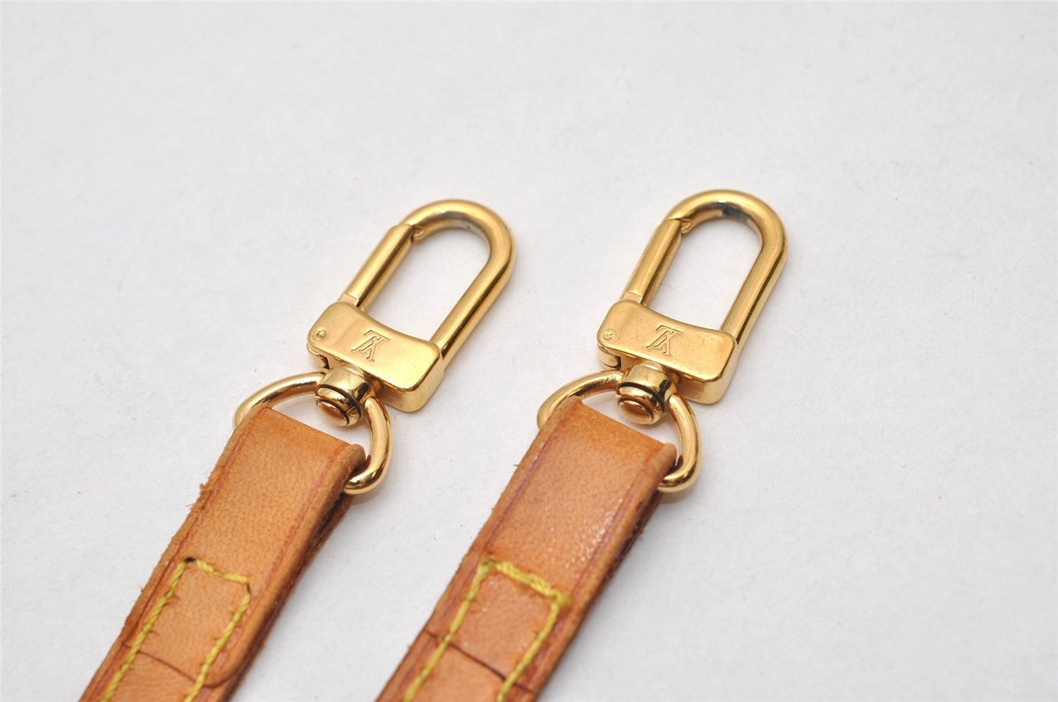 Authentic Louis Vuitton Leather Shoulder Strap Beige 46.3