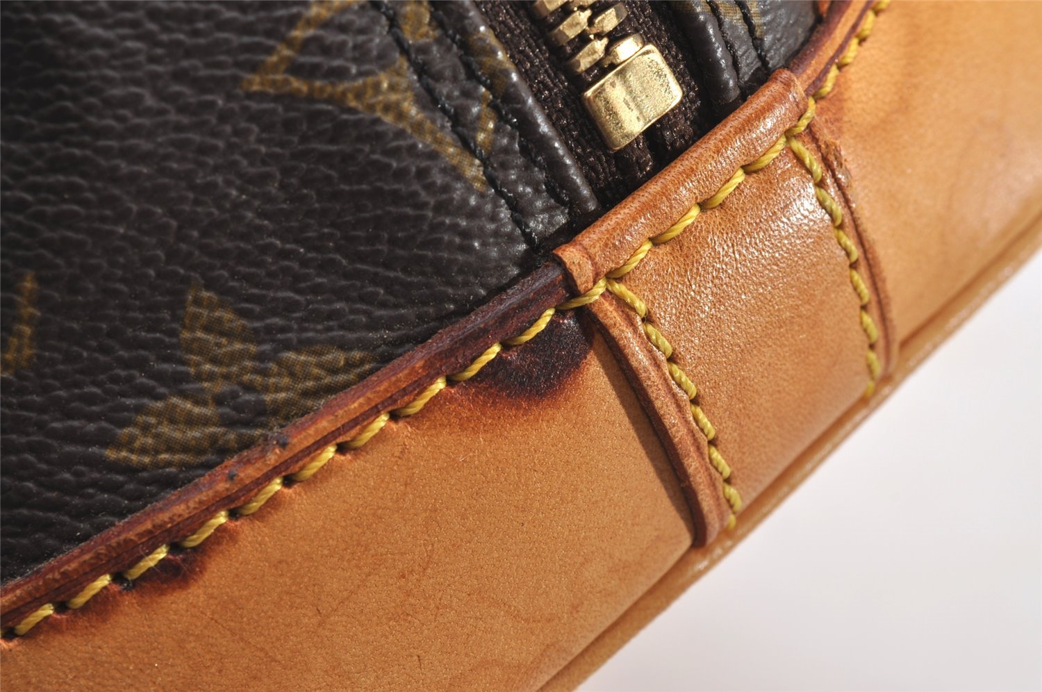 Authentic Louis Vuitton Monogram Alma Hand Bag Purse M51130 LV 0951J