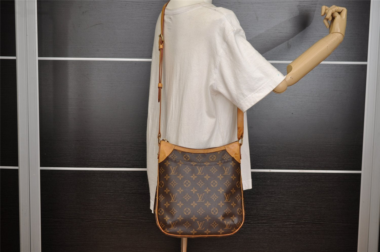 Authentic Louis Vuitton Monogram Odeon PM Shoulder Cross Bag M56390 LV 0967J