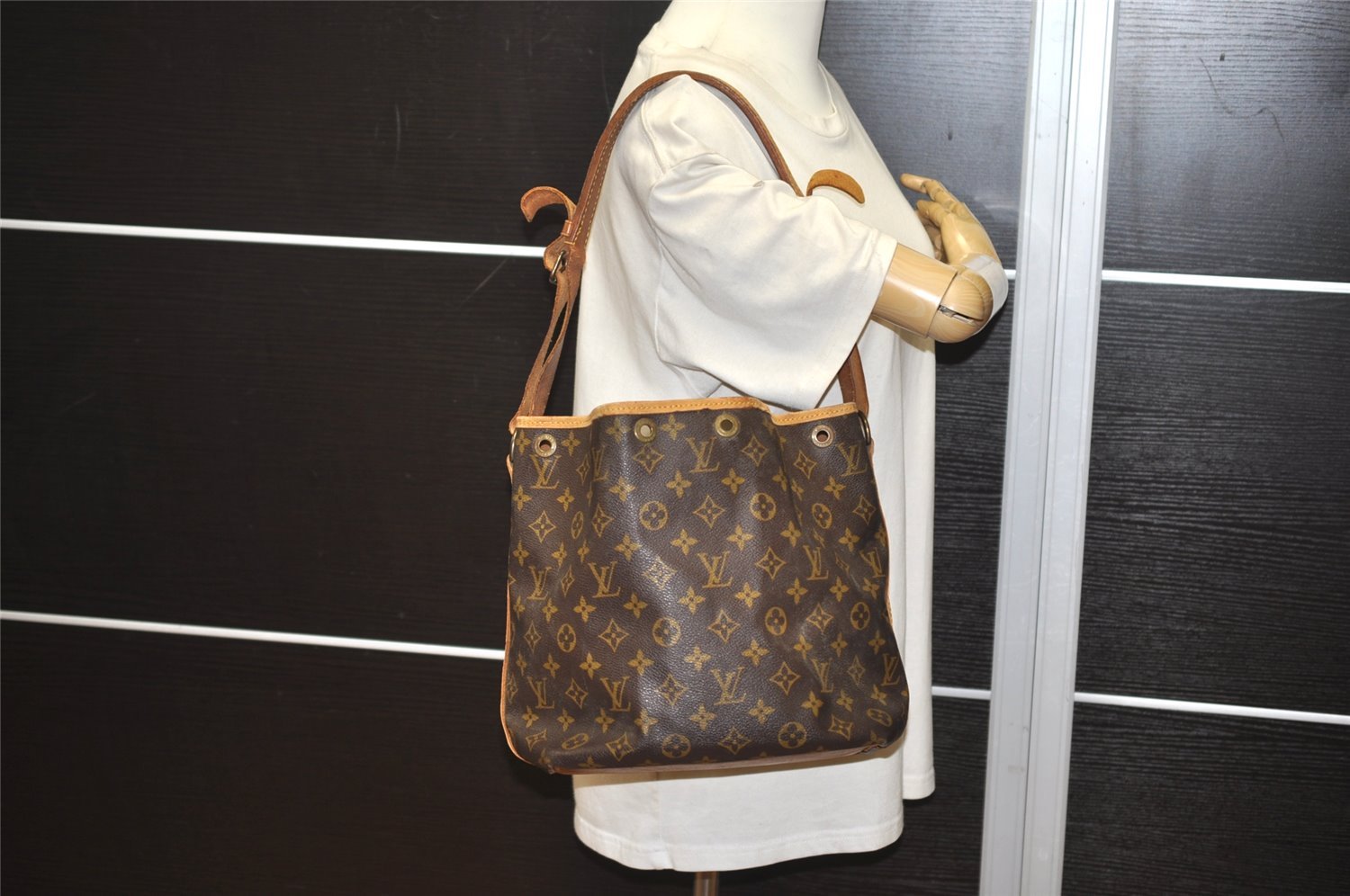 Authentic Louis Vuitton Monogram Petit Noe M42226 Shoulder Drawstring Bag 0969J