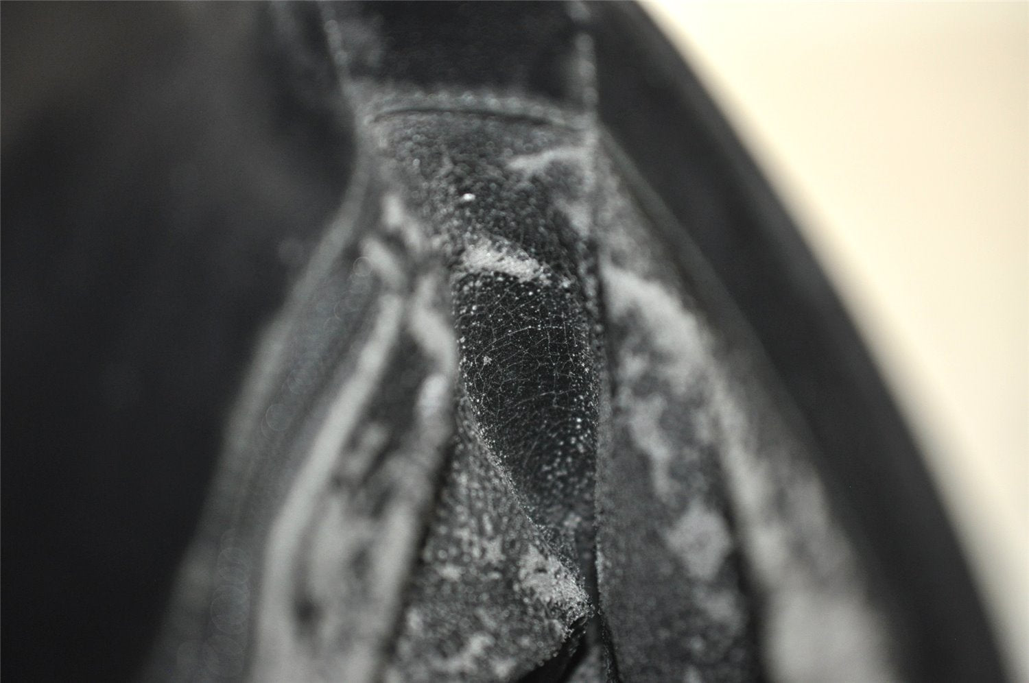 Authentic GUCCI Vintage Shoulder Bag Purse Leather Black Junk 0972I