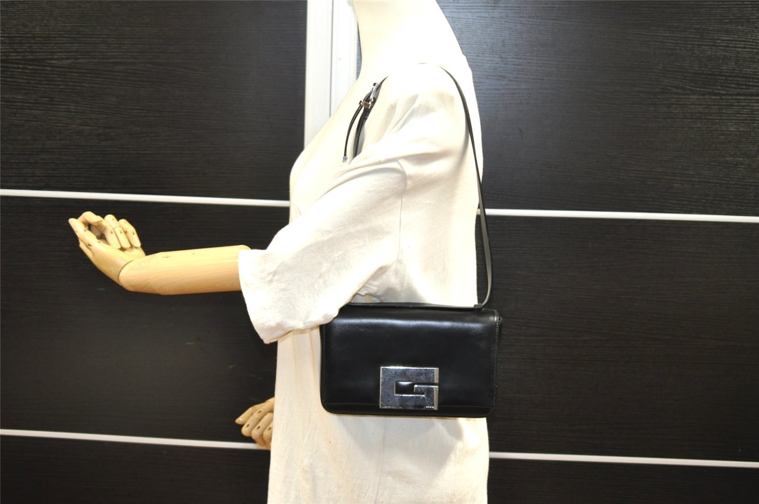 Authentic GUCCI Vintage Shoulder Bag Purse Leather Black Junk 0972I