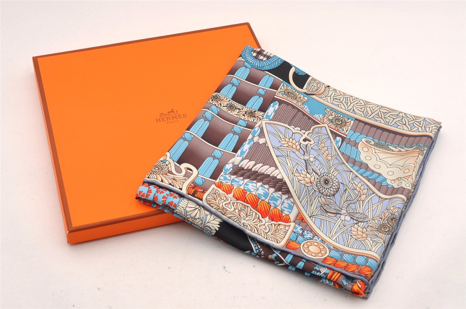 Authentic HERMES Carre 90 Scarf 