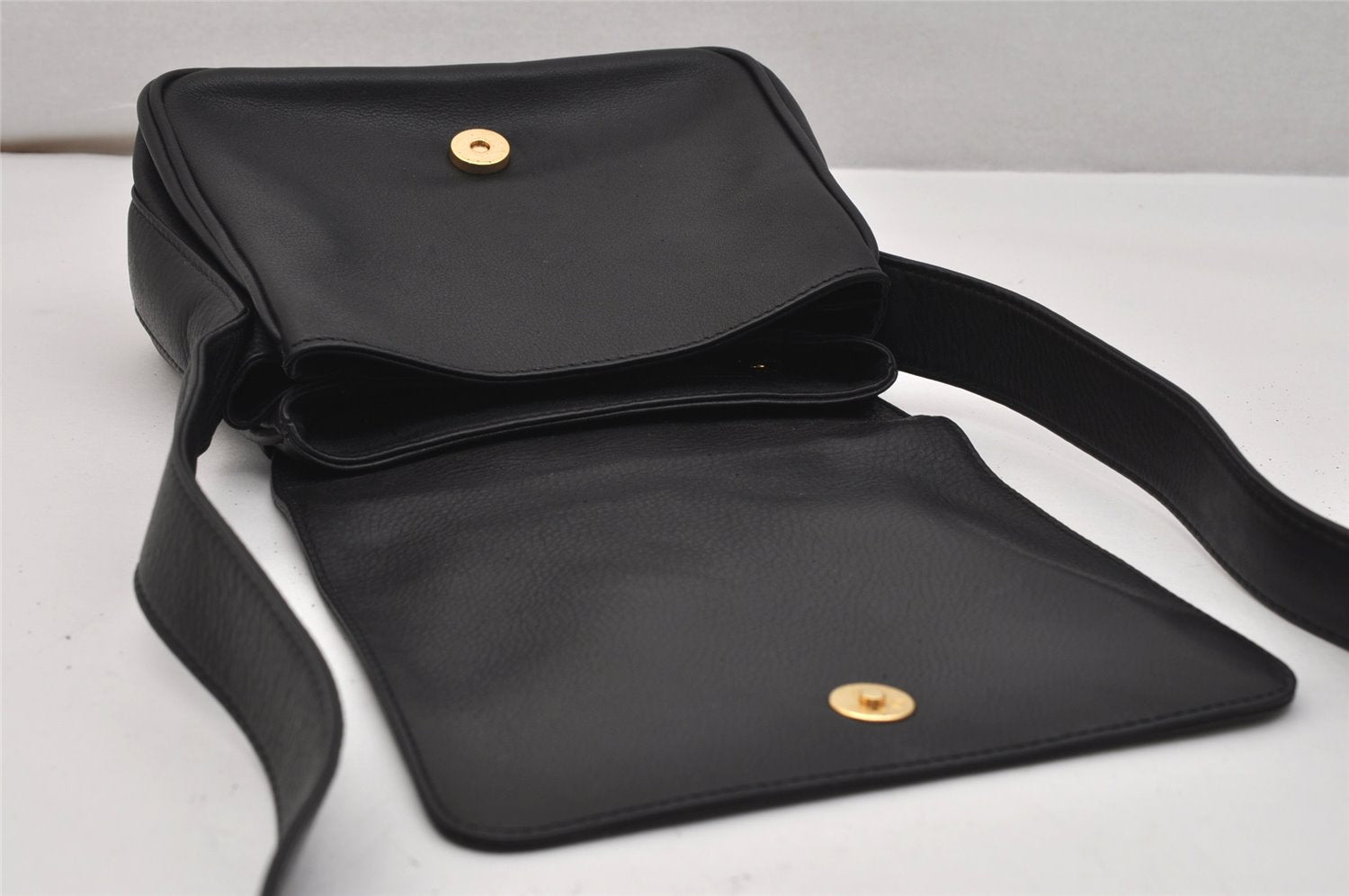 Authentic GUCCI Vintage Shoulder Cross Body Bag Purse Leather Black Junk 0973K