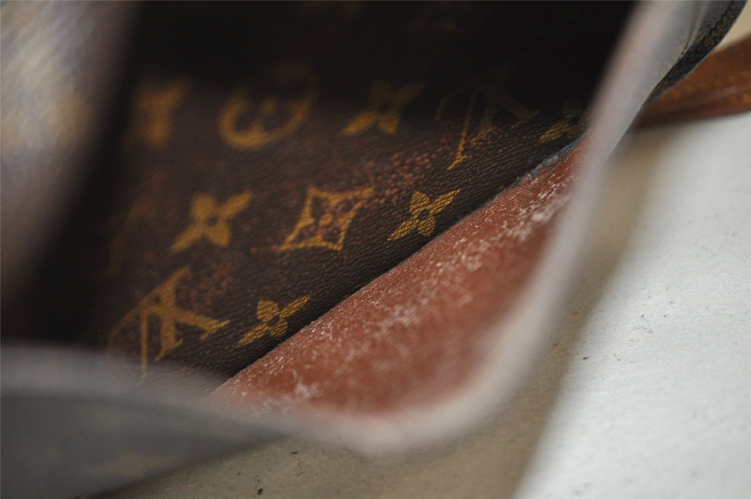 Authentic Louis Vuitton Monogram Saint Cloud MM M51243 Shoulder Cross Bag 0989J