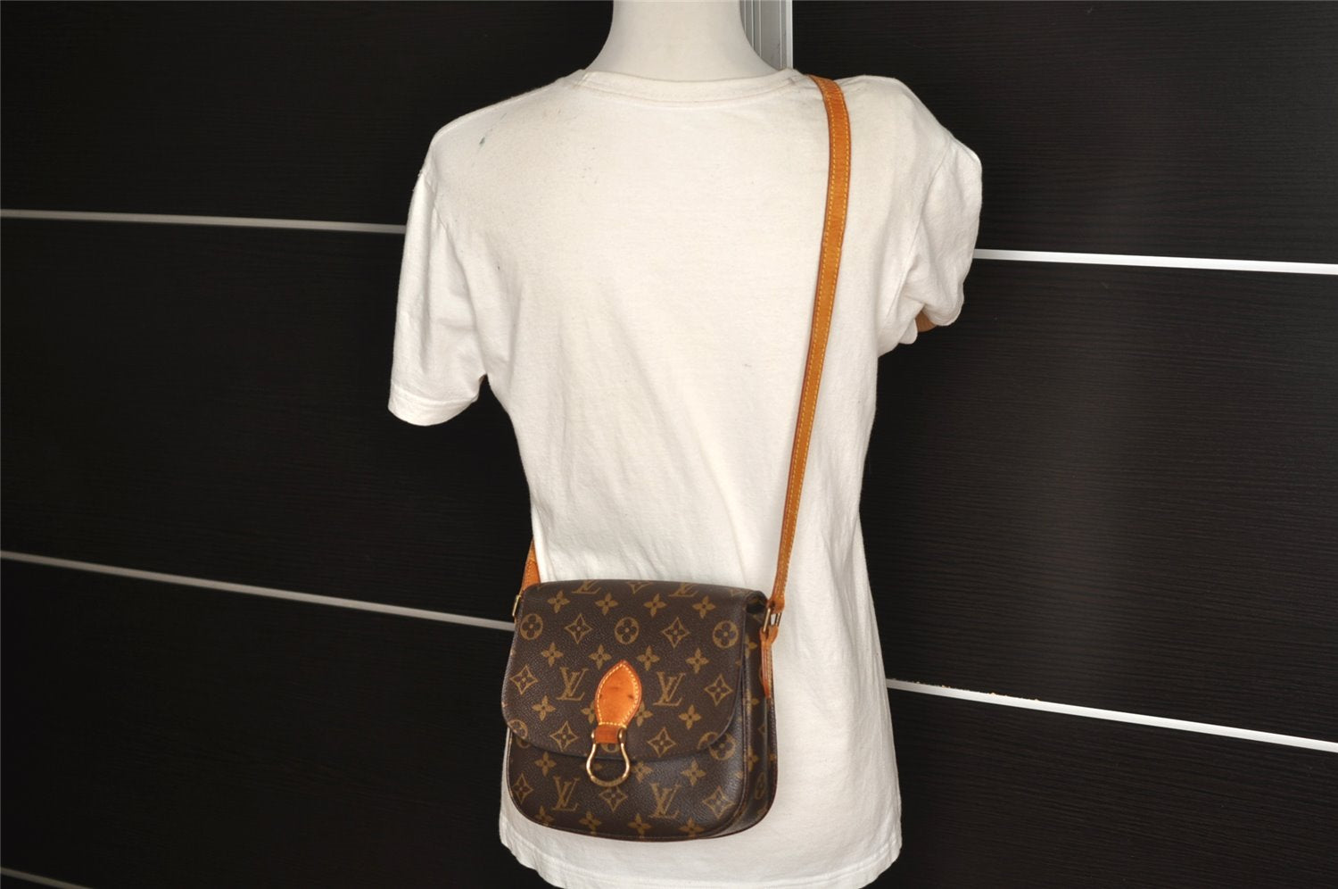 Authentic Louis Vuitton Monogram Saint Cloud MM M51243 Shoulder Cross Bag 0995J